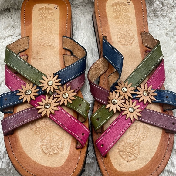 Colorful Women's Sandals with Floral Accents - Picture 1 of 3